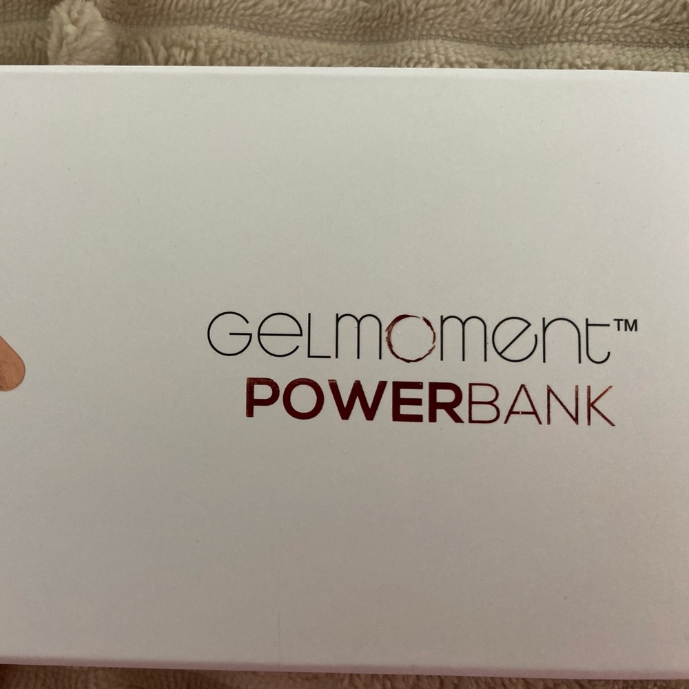 *Host Pick* Gelmoment Power Bank.